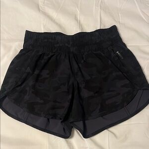 Lululemon Tracker Low-Rise Lined Short 4”